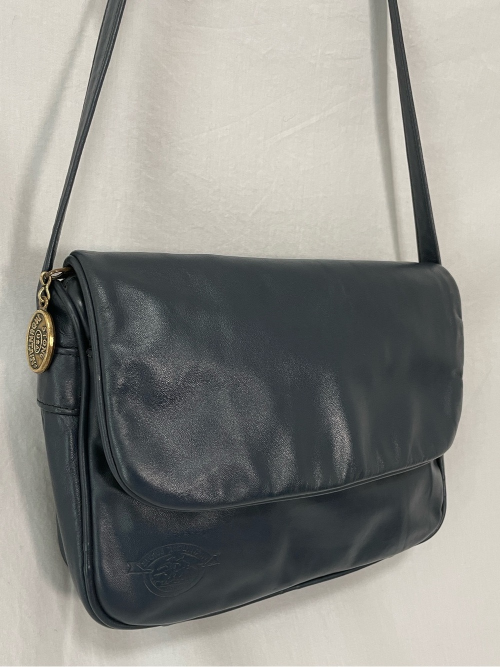 Stone Mountain Navy Blue Beautiful Leather Shoulder Bag, made in USA, like new